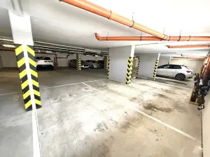 Pronájem garážového stání, Brno, Říčanská, 13 m2