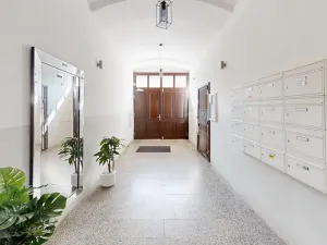 Prodej bytu 1+1, Praha - Karlín, Prvního pluku, 50 m2