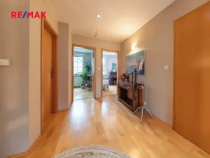 Prodej rodinného domu, Praha - Lochkov, V oudolku, 183 m2