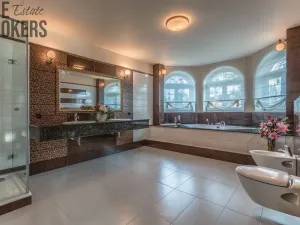 Prodej rodinného domu, Praha - Dolní Měcholupy, U přejezdu, 359 m2