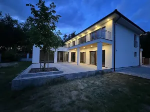 Prodej rodinného domu, Tři Dvory, 235 m2