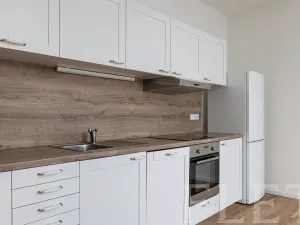 Prodej bytu 2+kk, Praha - Holešovice, U garáží, 44 m2