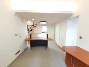 Pronájem kanceláře, Praha - Smíchov, Na Hřebenkách, 200 m2