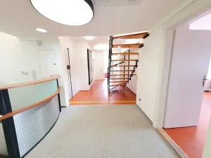 Pronájem kanceláře, Praha - Smíchov, Na Hřebenkách, 200 m2