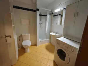 Pronájem bytu 1+kk, Praha, Českomoravská, 42 m2