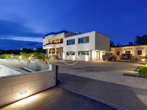 Prodej vily, Zadar, Chorvatsko, 380 m2