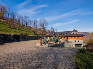 Prodej rodinného domu, Dolní Lomná, 1559 m2