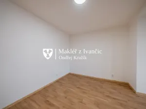 Pronájem bytu 1+kk, Dolní Kounice, Masarykovo náměstí, 35 m2