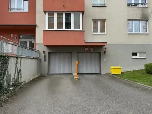 Pronájem garážového stání, Praha - Záběhlice, Mikanova, 17 m2