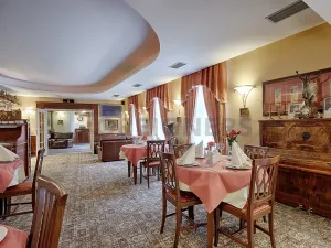 Prodej ubytování, Karlovy Vary, Mariánskolázeňská, 1425 m2