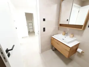 Pronájem kanceláře, Praha - Břevnov, U Petřin, 55 m2