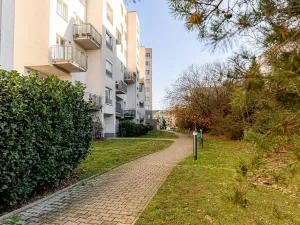 Pronájem garážového stání, Praha - Hlubočepy, Chlupáčova, 12 m2