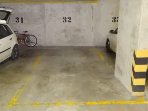 Pronájem garážového stání, Praha - Podolí, Brabcova, 15 m2