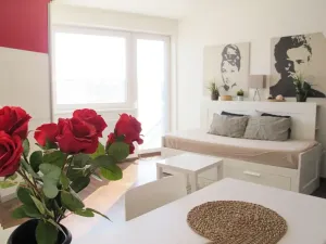 Pronájem bytu 1+kk, Praha - Nusle, Kloboučnická, 33 m2