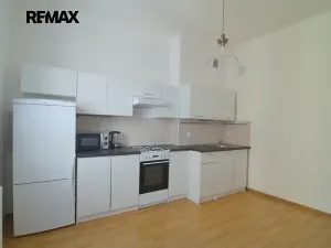 Pronájem bytu 2+1, Praha - Libeň, Pivovarnická, 78 m2