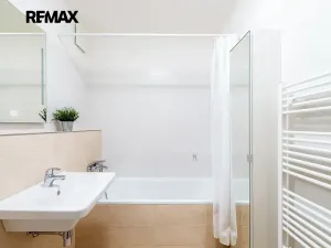 Pronájem bytu 2+kk, Praha - Vysočany, Sousedíkova, 55 m2