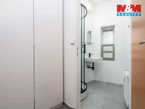 Pronájem bytu 1+kk, Praha - Vysočany, Spojovací, 35 m2