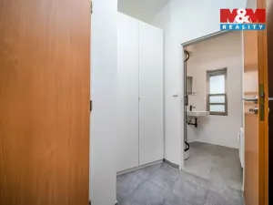 Pronájem bytu 1+kk, Praha - Vysočany, Spojovací, 35 m2
