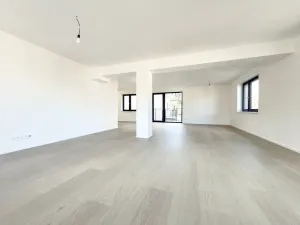 Prodej bytu 5+kk, Praha - Holyně, náměstí Pod lípou, 150 m2