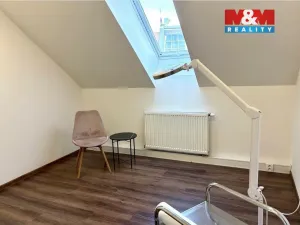Pronájem obchodního prostoru, Pardubice - Zelené Předměstí, 17. listopadu, 12 m2