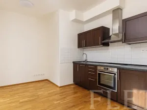 Pronájem bytu 2+kk, Praha - Libeň, Lihovarská, 43 m2