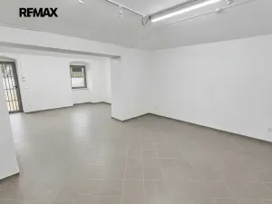 Prodej obchodního prostoru, Chýnice, Karlštejnská, 74 m2