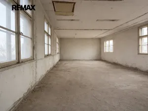 Pronájem obchodního prostoru, Praha - Horní Počernice, Komárovská, 66 m2