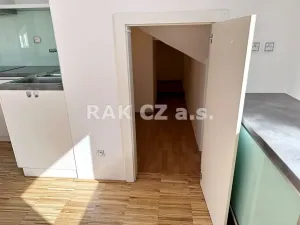 Prodej bytu 3+kk, Šestajovice, Revoluční, 74 m2