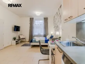 Pronájem bytu 1+kk, Praha - Holešovice, Farského, 35 m2