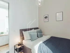 Pronájem bytu 2+kk, Praha, Pernerova, 53 m2