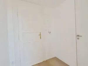 Pronájem bytu 1+kk, Praha - Holešovice, Na Maninách, 31 m2