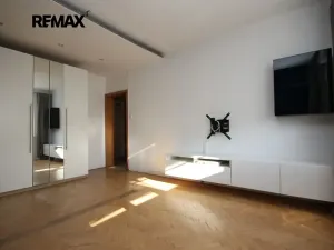 Pronájem bytu 2+1, Praha - Malešice, Troilova, 53 m2