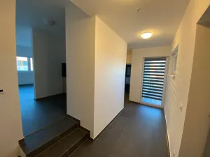 Pronájem bytu 2+kk, Znojmo, Třešňová, 66 m2