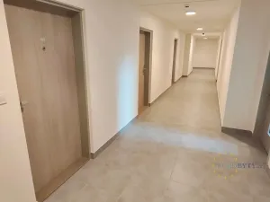 Pronájem bytu 1+kk, Praha - Vysočany, Kabešova, 44 m2