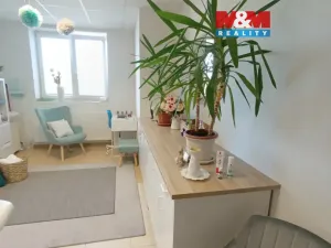 Pronájem obchodního prostoru, Tišnov, nám. Komenského, 26 m2
