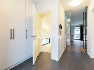 Pronájem rodinného domu, Praha - Dejvice, V Šáreckém údolí, 190 m2