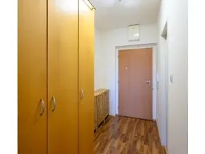 Pronájem bytu 1+kk, Praha - Troja, Hnězdenská, 39 m2