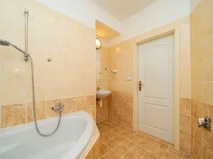 Pronájem bytu 2+kk, Praha - Vršovice, Orelská, 54 m2
