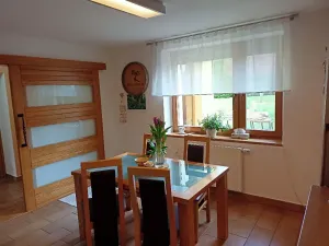 Pronájem rodinného domu, Hluk, 200 m2
