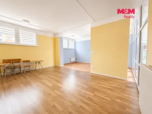 Pronájem obchodního prostoru, Orlová - Lutyně, Masarykova třída, 69 m2