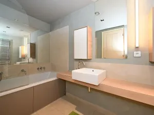 Pronájem bytu 2+kk, Praha - Karlín, Rohanské nábřeží, 77 m2