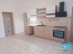 Pronájem bytu 2+1, Krnov, Petrovická, 58 m2