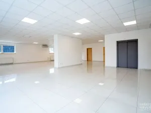 Pronájem obchodního prostoru, Hradec Králové, Víta Nejedlého, 400 m2