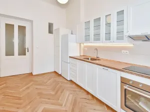 Pronájem bytu 3+1, Praha - Malá Strana, Karmelitská, 95 m2