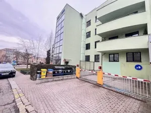Pronájem garážového stání, Praha - Břevnov, 8. listopadu, 14 m2