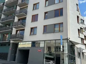 Pronájem garážového stání, Praha - Žižkov, Jeseniova, 14 m2