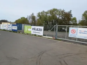 Pronájem komerčního pozemku, Bavoryně, 500 m2