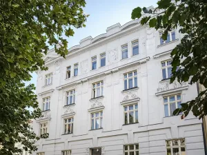 Pronájem bytu 3+1, Praha - Bubeneč, U akademie, 130 m2