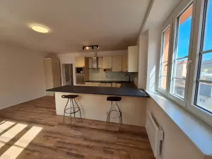 Pronájem bytu 2+kk, Praha - Vysočany, Novovysočanská, 60 m2