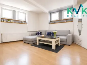 Pronájem bytu 1+1, Karlovy Vary, Bečovská, 38 m2